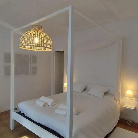 Big House On Barcelona S Border * لوسبيتاليت دي يوبريغات